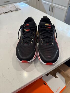 Nike men’s Vomero 18 running shoes size 10.5